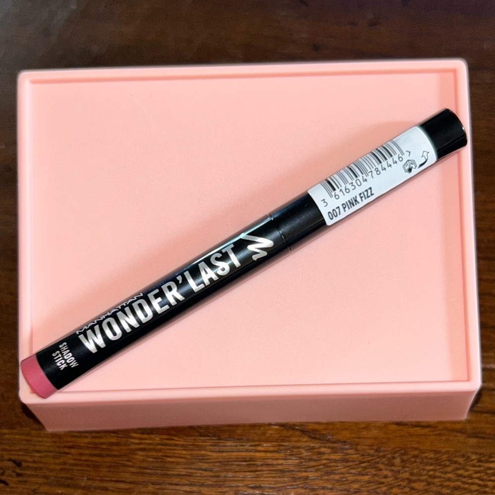 Manhattan Wonder Last Eyeshadow Stick in Pink